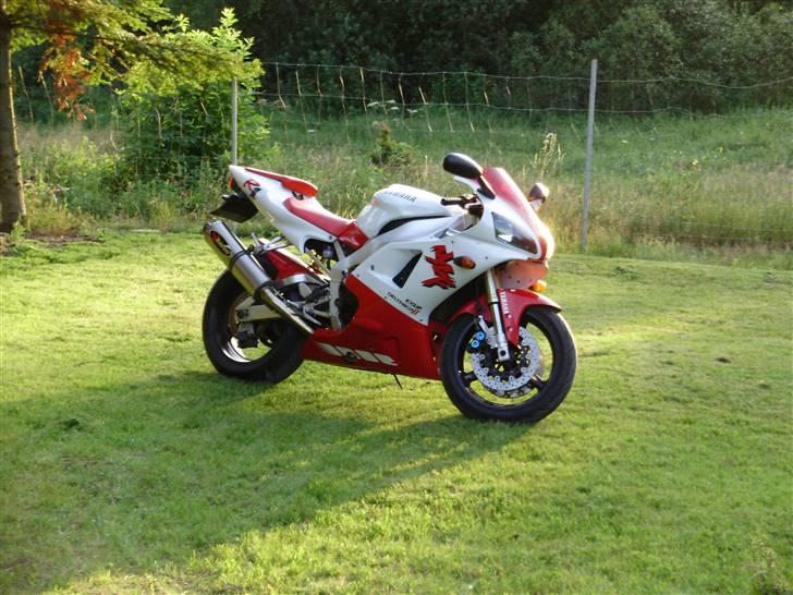 Yamaha yzf-r1 billede 1