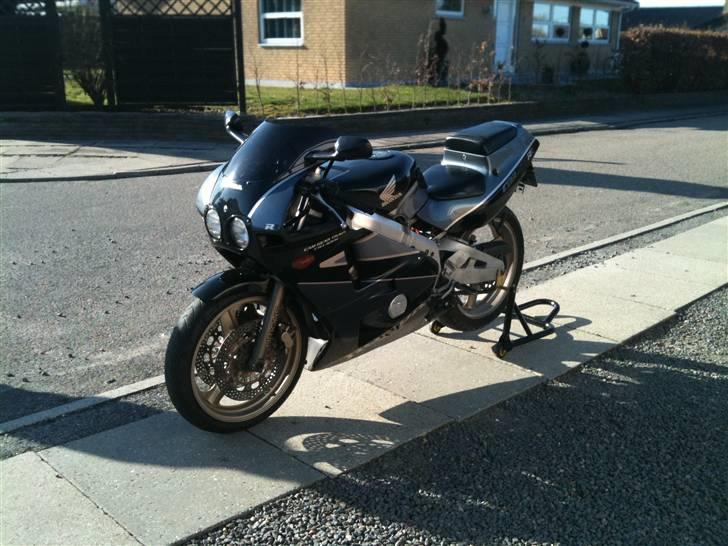 Honda CBR 400RR NC23 Tri-Arm billede 1