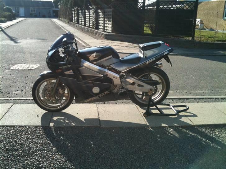 Honda CBR 400RR NC23 Tri-Arm billede 5