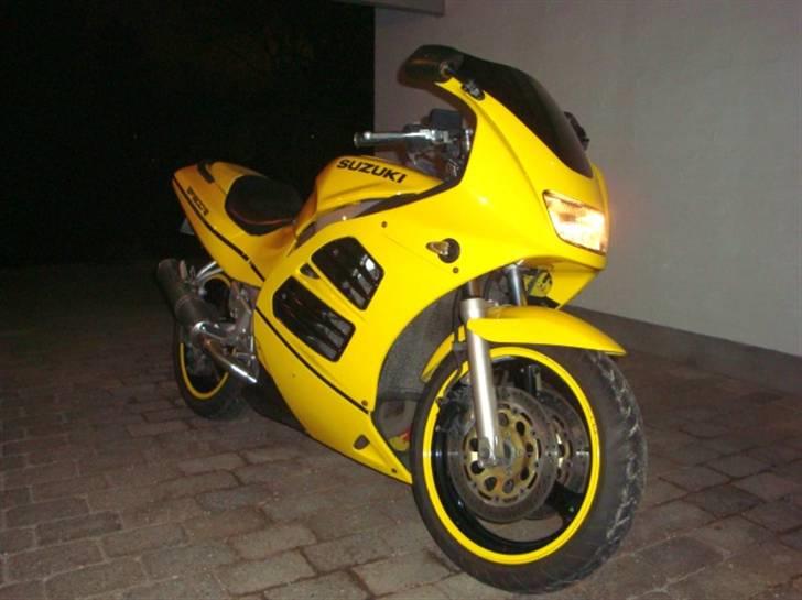 Suzuki RF 600R billede 1