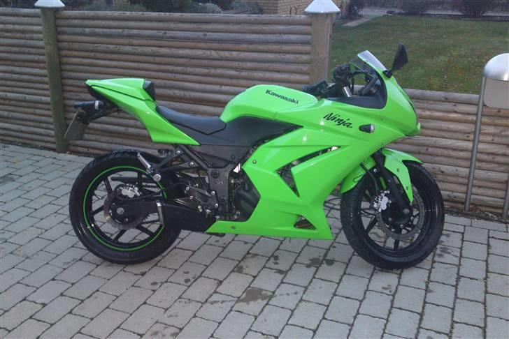 Kawasaki Ninja 250 R *SOLGT* - Så er den Nye Potte på . Gixxer 600 K7 billede 15