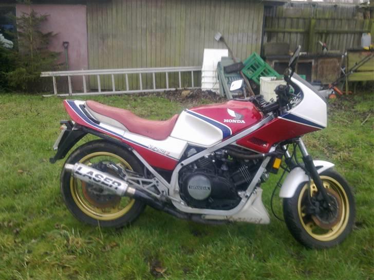 Honda vf750f billede 1
