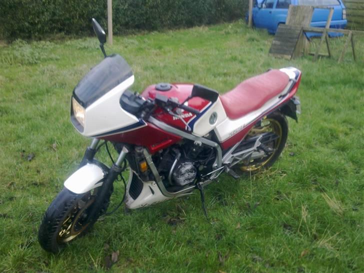 Honda vf750f billede 3