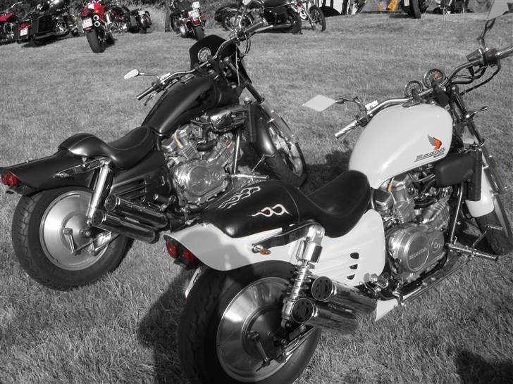 Honda VF700c SuperMagna - Brødrene Lehmann´s Super-søstre!!! billede 42