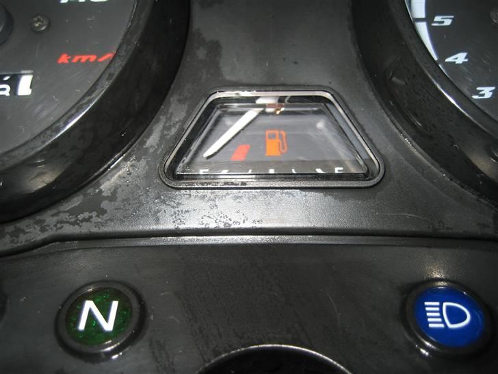 Yamaha YBR 125 - Fuck vinteren! 8-) - Nålen der viser en af de største glæder ved maskinen billede 6