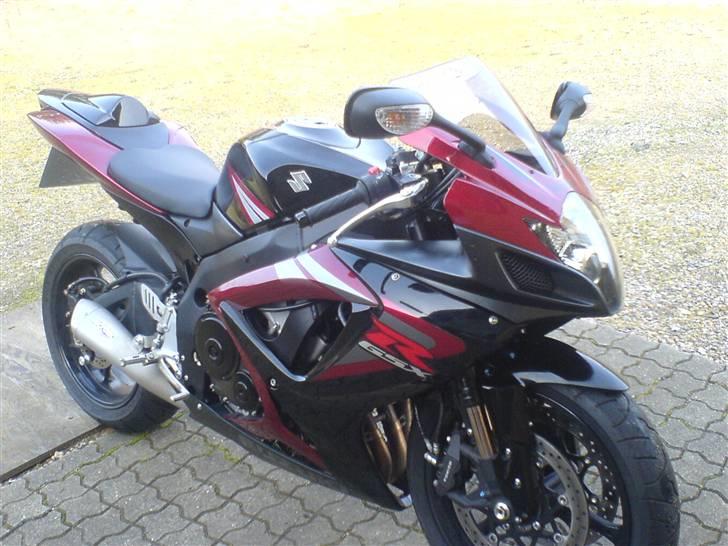 Suzuki gsxr  - Disse 3 billeder er taget før der blev monteret carbon.   billede 1