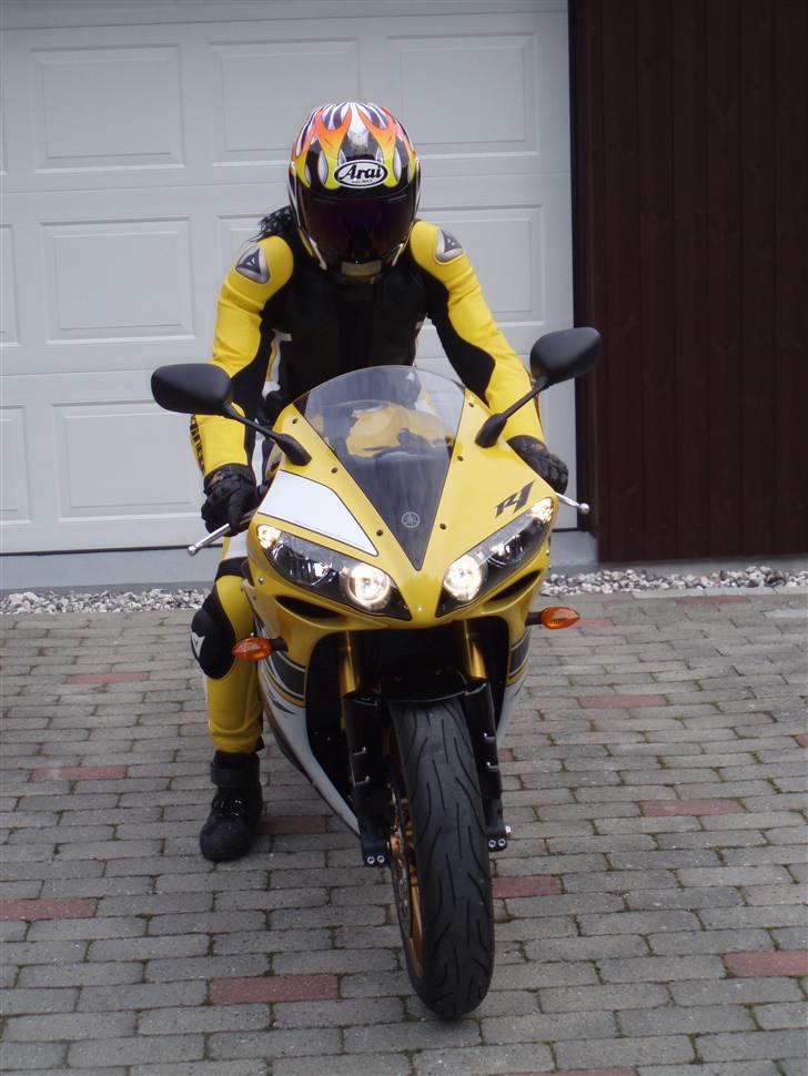 Yamaha r1 model rn 12 billede 3