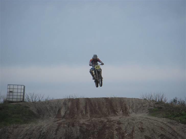 KTM 150 SX - Det der med benet har noget med balance at gøre ;-) billede 8