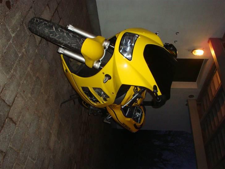 Suzuki RF 600R billede 4