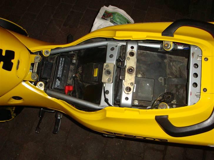 Suzuki RF 600R billede 5