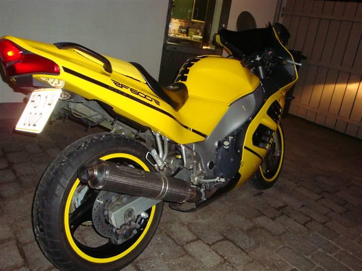 Suzuki RF 600R billede 10