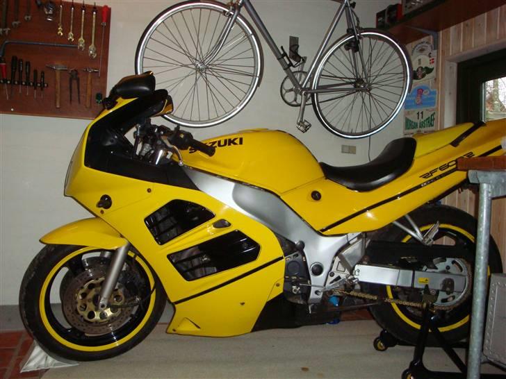 Suzuki RF 600R billede 14