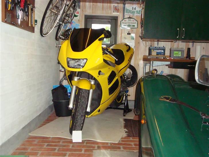 Suzuki RF 600R billede 15