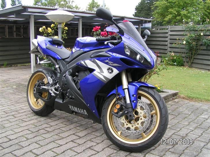 Yamaha R1 billede 1