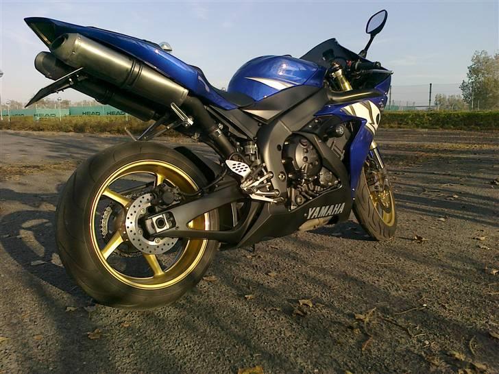 Yamaha R1 billede 10