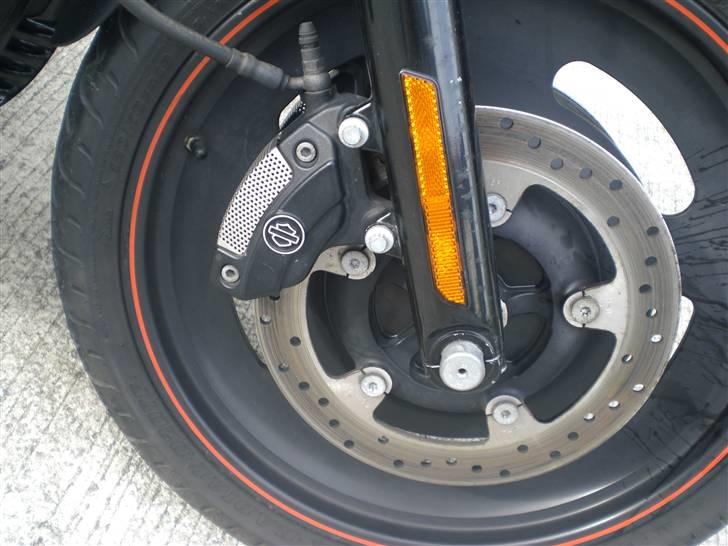 Harley Davidson V-rod Night-Rod Special - Brembo 4 stemplede calibre billede 6