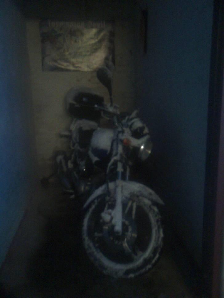 Yamaha YBR 125 - Fuck vinteren! 8-) - I garagen efter en hård vinterdag. billede 18