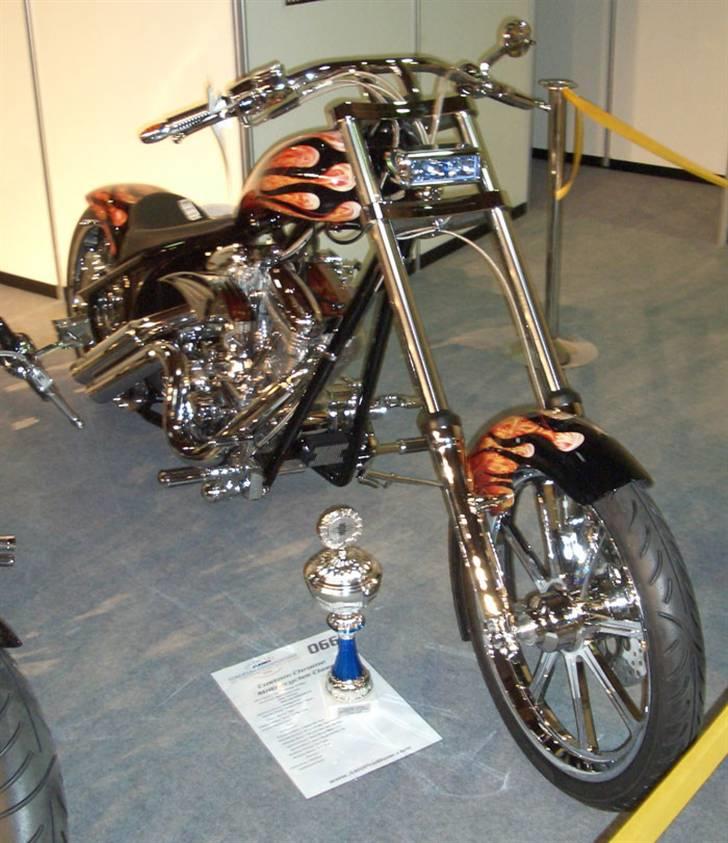 Harley Davidson Costum Bike - Her ses den på udstillingen i Mainz 2006. jeg har fået skiftet lygten, da jeg ikke kunne lide denne.. billede 6