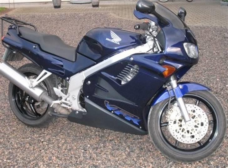 Honda VFR - Billede fra i sommers uden den oplagte udstødnong billede 1