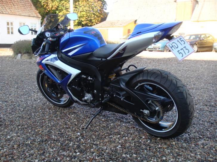 Suzuki Gsxr 750 k7 solgt billede 5