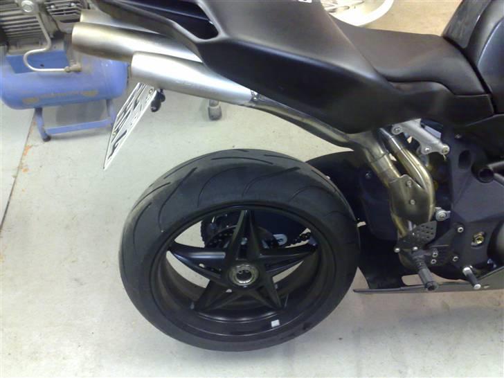 MV Agusta F4 1000 billede 2