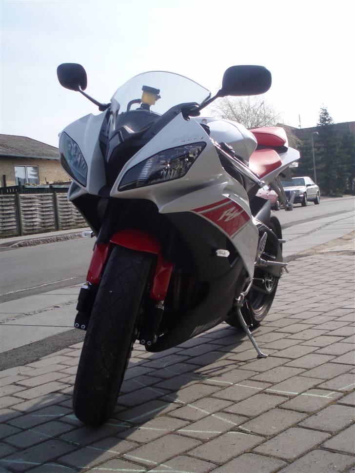 Yamaha YZF-R6 - det ligner en bi eller vibs man bliver jo helt bange :) billede 5