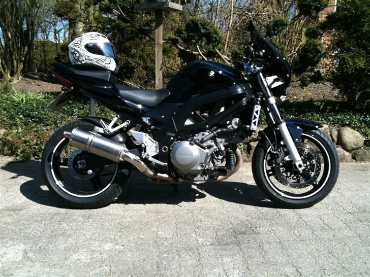 Suzuki SV1000N k6 "SOLGT" - Lækker lige i solen billede 1