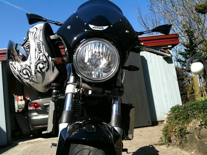 Suzuki SV1000N k6 "SOLGT" - Kan godt lide det oldschool-look en mc får når den har en enkelt rund lygte billede 4