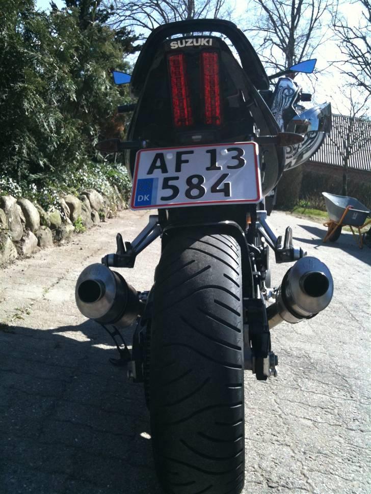 Suzuki SV1000N k6 "SOLGT" - Den har bare en super fed bagende i mine øjne billede 5
