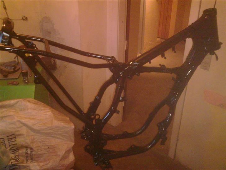 Honda CR 250 R *SOLGT* - lakering af stellet billede 10