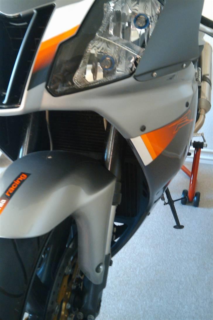 Aprilia RSV 1000 R..SOLGT jun2010 billede 1