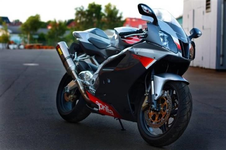 Aprilia RSV 1000 R..SOLGT jun2010 billede 4