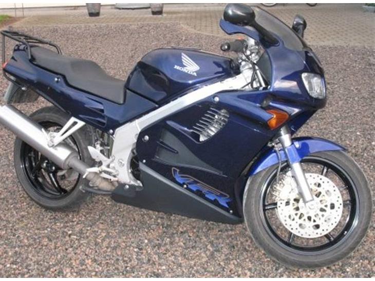 Honda VFR - Billede fra i sommers uden den oplagte udstødnong billede 1
