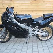 Suzuki GSXR 400R