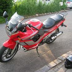 Suzuki gsx 750 f --SOLGT--
