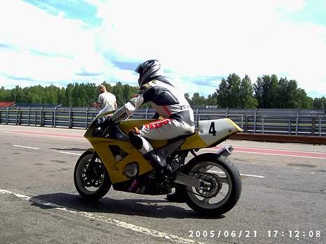 Yamaha FZR billede 2