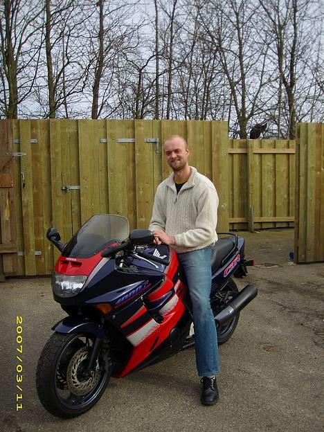 Honda CBR-1000F Dual Brake - Endnu et billede af min skat og mig selv... billede 2