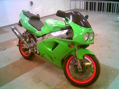 Kawasaki ZXR750R (M) **solgt** - Færdig samlet.... billede 9