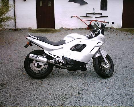 Suzuki GSX 600 F [Sæby] [Solgt] - Ser sgu godt ud i sølv, plus den ser meget større ud nu :D billede 19