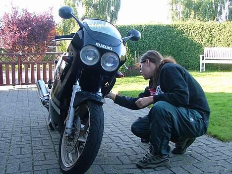 Suzuki GSX-R  *solgt* - Der pudses og pusles billede 4