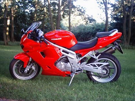 Hyosung GT650R billede 2