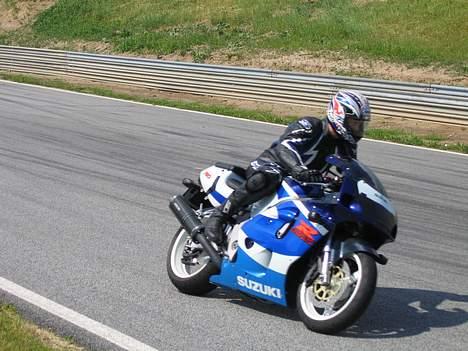 Suzuki "Solgt" GSX-R 750 - Indgang til sving 8. billede 10