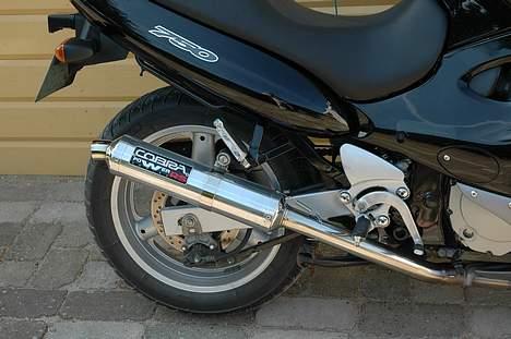 Suzuki GSX 750 F  ** SOLGT ** - ny potte monteret, med nye chrom forrør og jet kit. billede 2