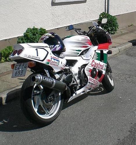 Honda CBR 400 RR (Solgt) billede 2