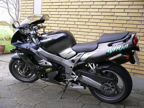 Kawasaki ZX9R  (SOLGT) billede 1