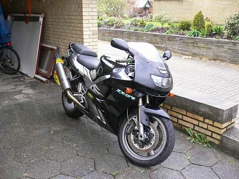 Kawasaki ZX9R  (SOLGT) billede 6