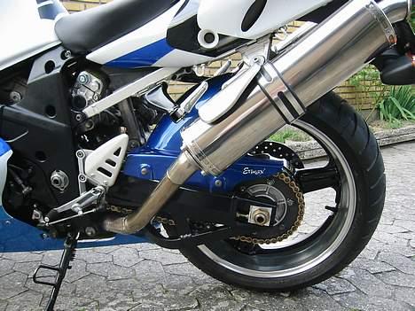 Suzuki TL1000R - Lidt maling er fjernet fra bagfelgen. billede 5