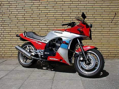 Kawasaki GPz 900r Ninja "Solgt" - Som den stort set så ud da jeg købte den af min bror (Leif P Thisted som osse er herinde ) i efteråret 2004 ( Forhandler billede ) billede 12