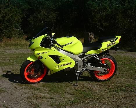 Kawasaki ZX9R billede 1