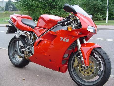 Ducati 748 - Ducati 748, som den nu engang tager sig ud.. billede 1